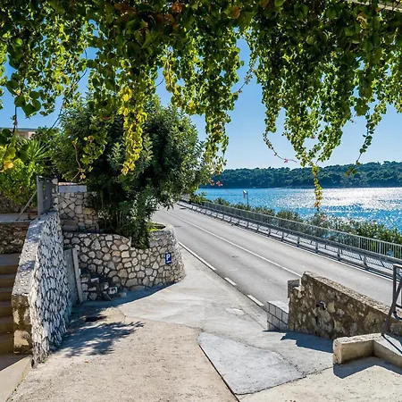 Apartment Beautiful In Mali Zaton (Dubrovnik-Neretva)